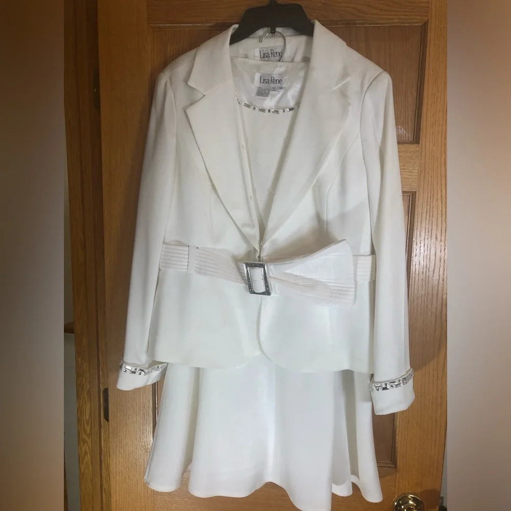 Lisa Rene White Women's Skirt Set with Decorative Belt